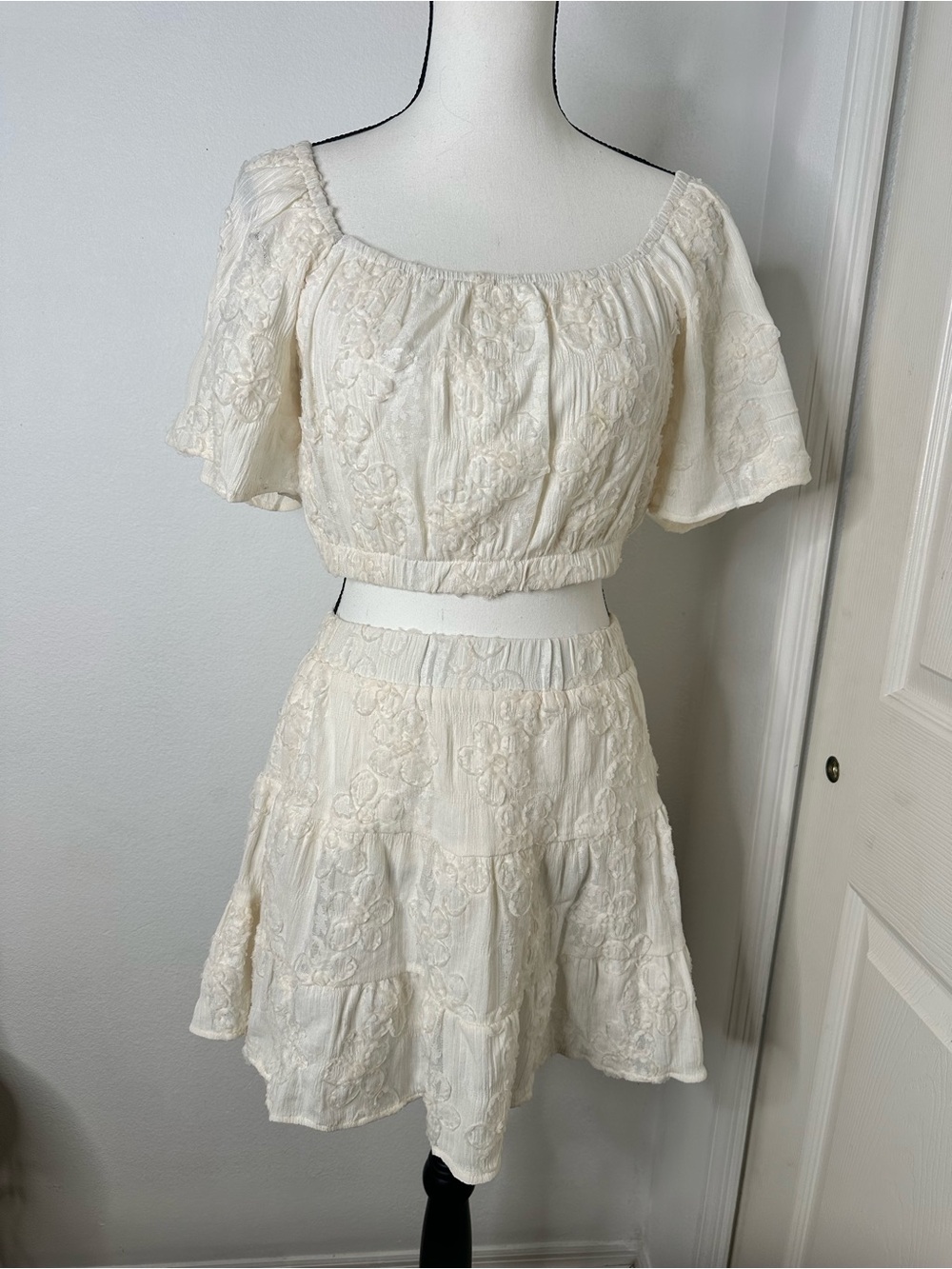 ILLA ILLA 2 pieces Cream Embroidered Circle Skirt